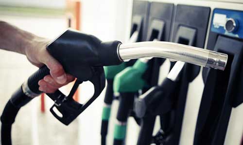  FG reduces petrol price to N121.50 per litre
