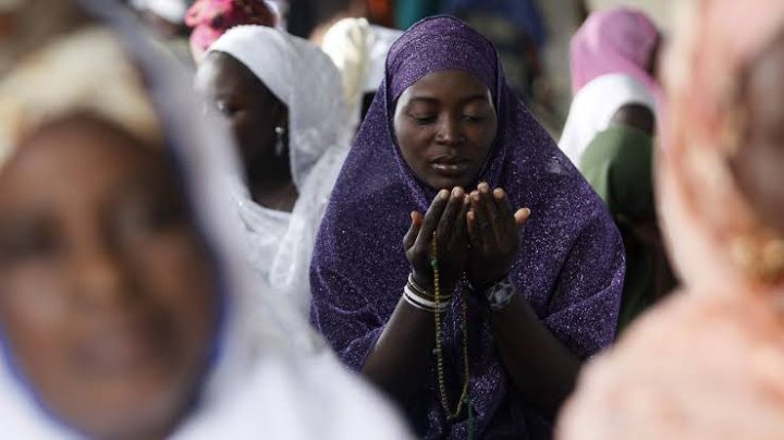 Muslim woman praying during Ramadan