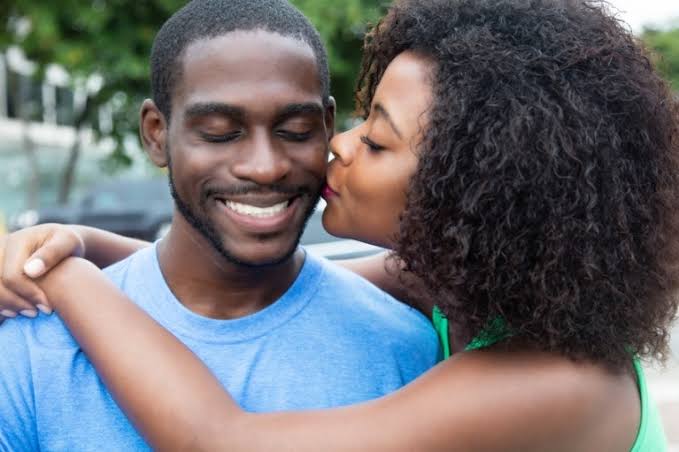  5 signs to know someone is madly in love with you