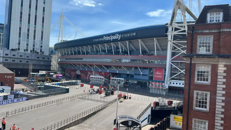 Jake, who has tickets for tonight's gig, snapped this stadium photo from his office