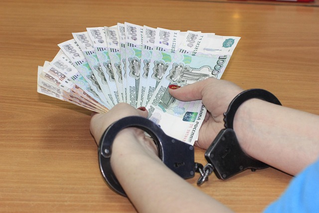 money and handculf