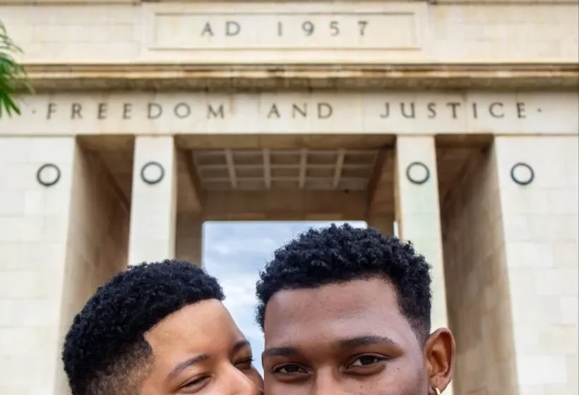  Is viral image of South African gay couple kissing at Black Star Square in Ghana AI-generated?