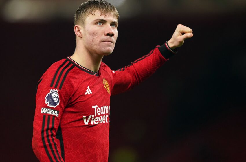 Rasmus Hojlund: Risks, rewards in decision to stay at Man United