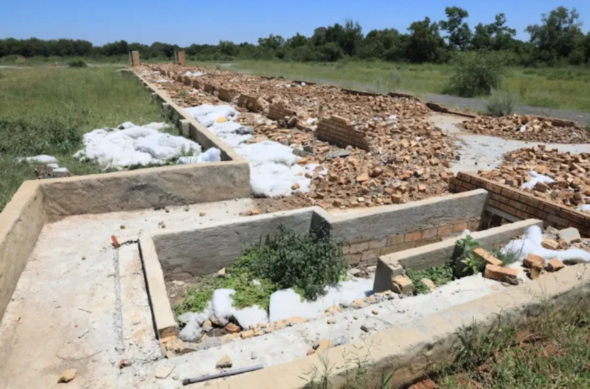 Derelict poultry farm in Marikana funded by misappropriated NLC lottery grants. | Image: Thapelo Morebudi