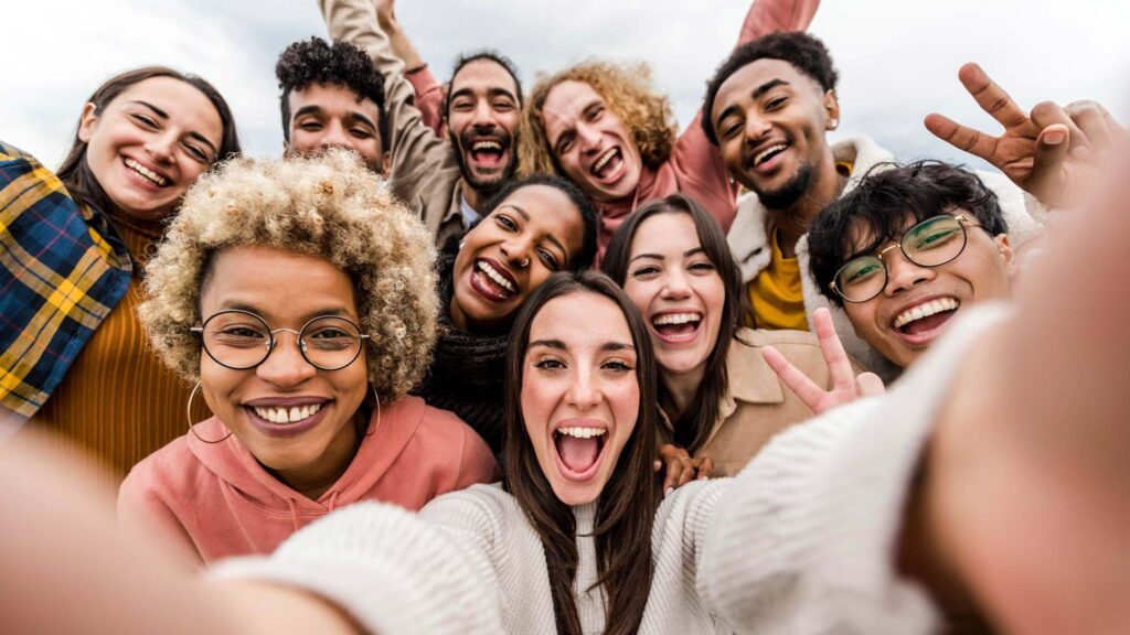 How to keep friendships strong in a relationship
