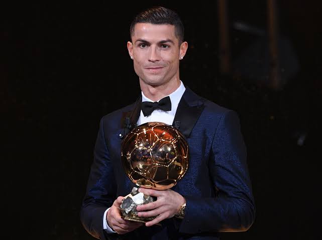 Cristiano Ronaldo with his 2013 Ballon d'Or. Photo Credit- TVP Sport