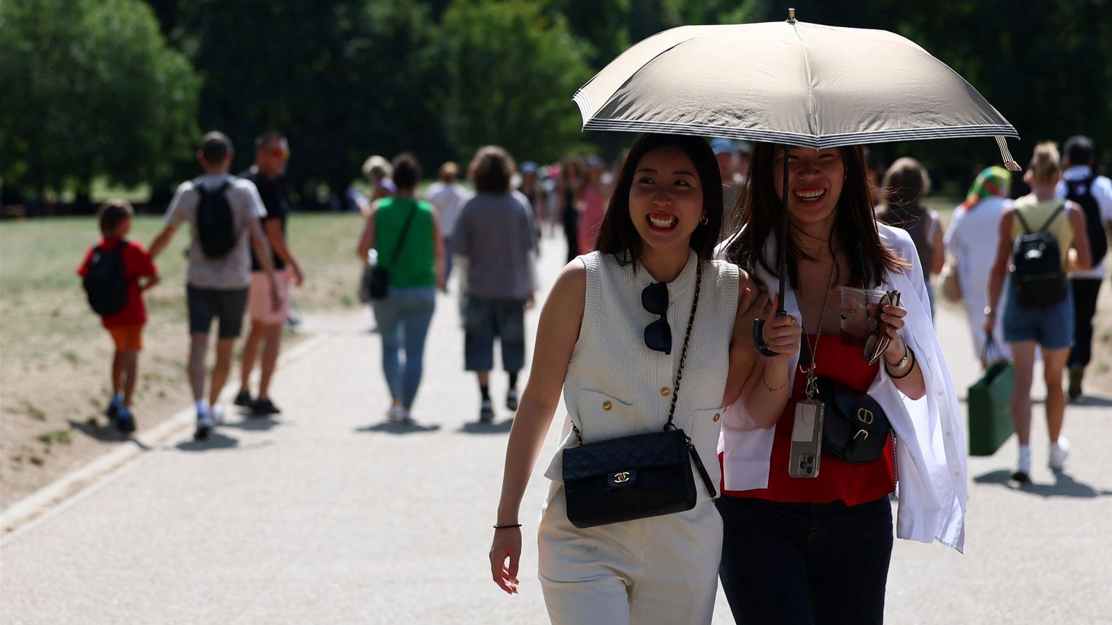 Britain set for 30°C sunshine this Bank Holiday Monday before Hurricane Erin brings rain and wind. Photo credit: Reuters
