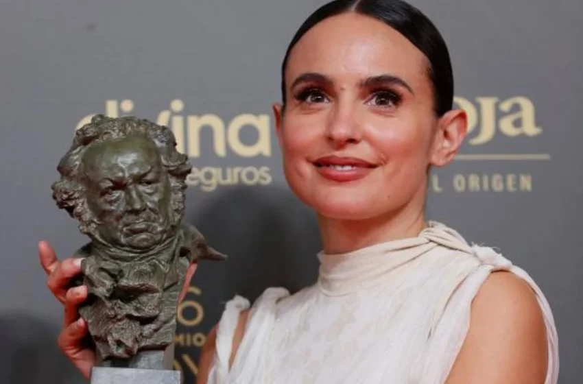 Veronica Echegui, after collecting the Goya for Best Short Film for 'Totem Loba'. Efe