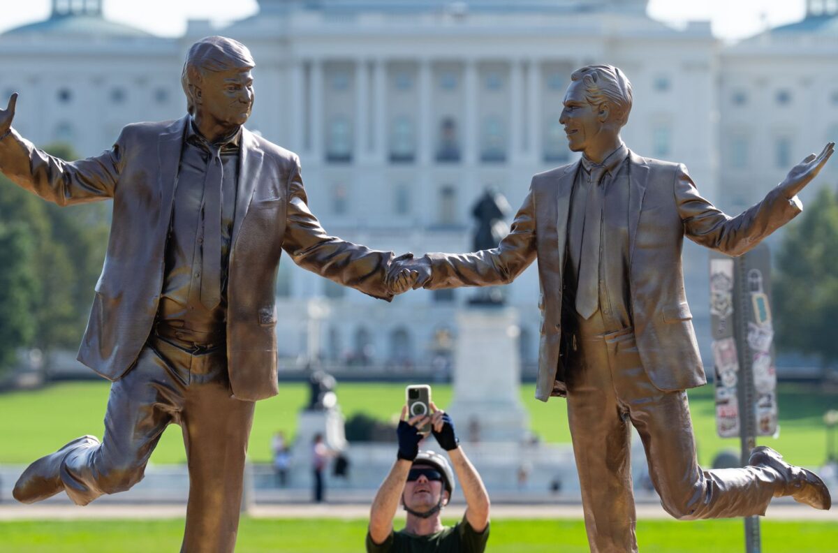  Trump-Epstein statue on National Mall sparks controversy before removal: What to know