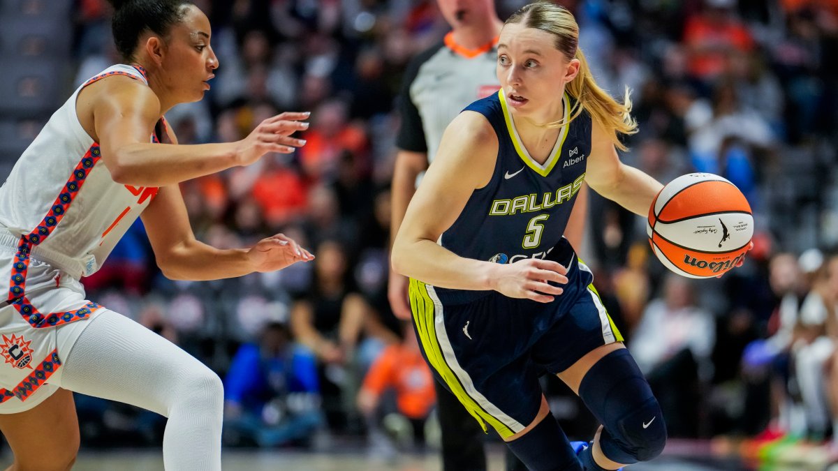 Paige Bueckers #5 of the Dallas Wings is defended by Bria Hartley #14 of the Connecticut Sun. Image Credit: Joe Buglewicz/Getty Images