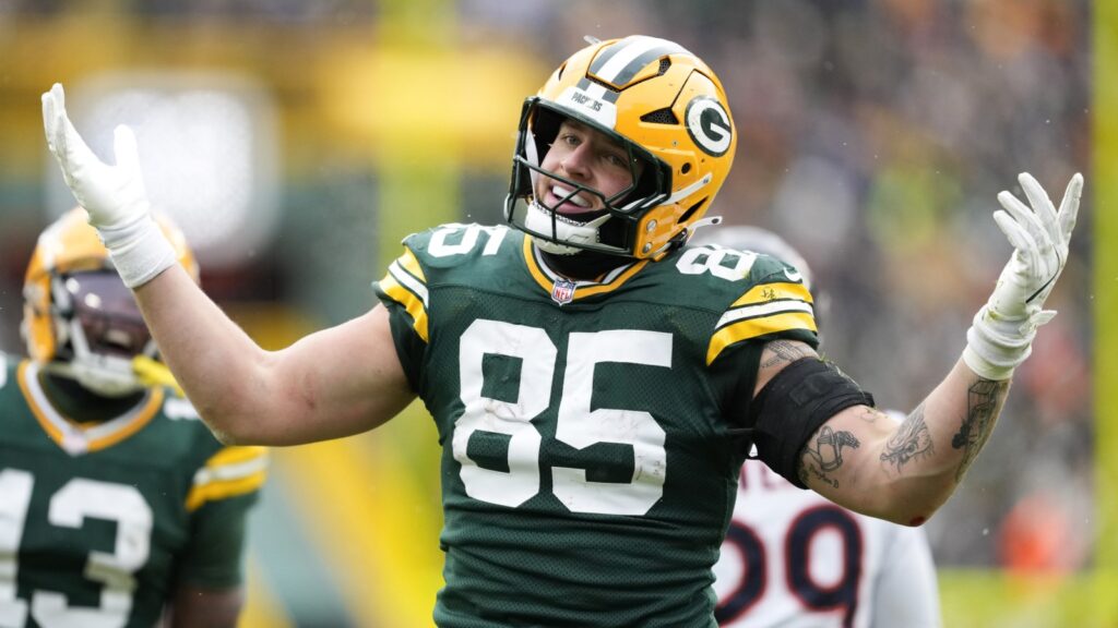 Tucker Kraft celebrates his touchdown catch in Packers’ 27-18 win over Commanders