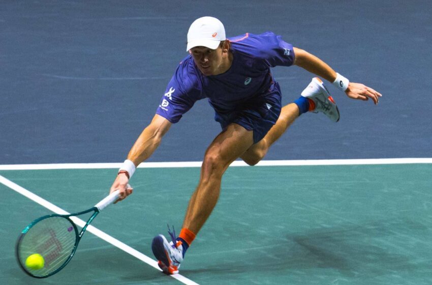 Alex de Minaur dominates to reach US Open quarter-finals.