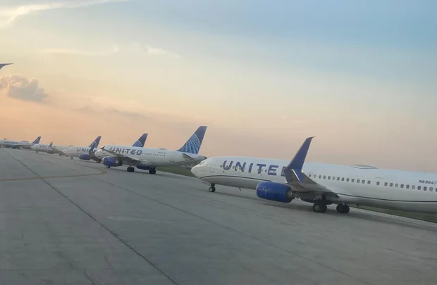 Why were United Airlines flights grounded?