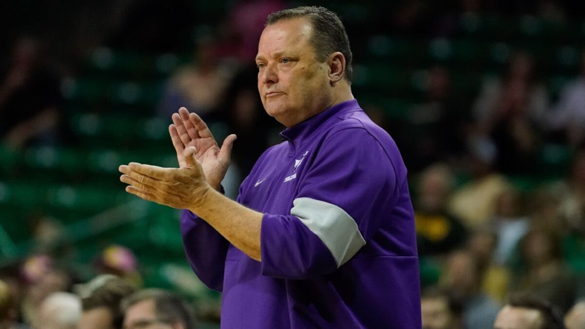 Tarleton State coach Billy Gillispie