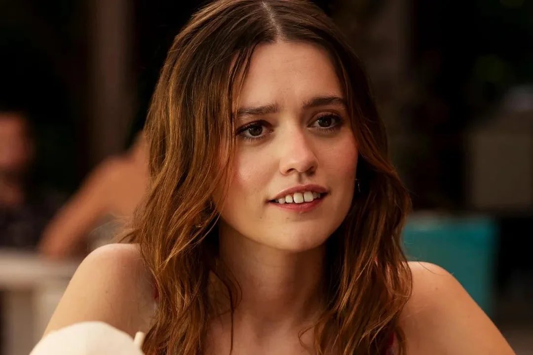 Aimee Lou Wood in The White Lotus. Image Source: DiscussingFilm/X