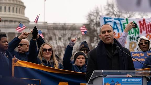  Fury erupts on Capitol Hill: Democrats slam GOP over 43-day shutdown deal and looming health care shutdown