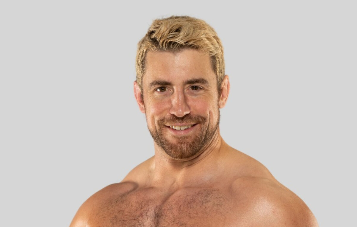 Joe Hendry officially signs full-time with WWE.