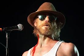  Todd Snider hospitalized with walking Pneumonia after assault and arrest – Fans rally in support