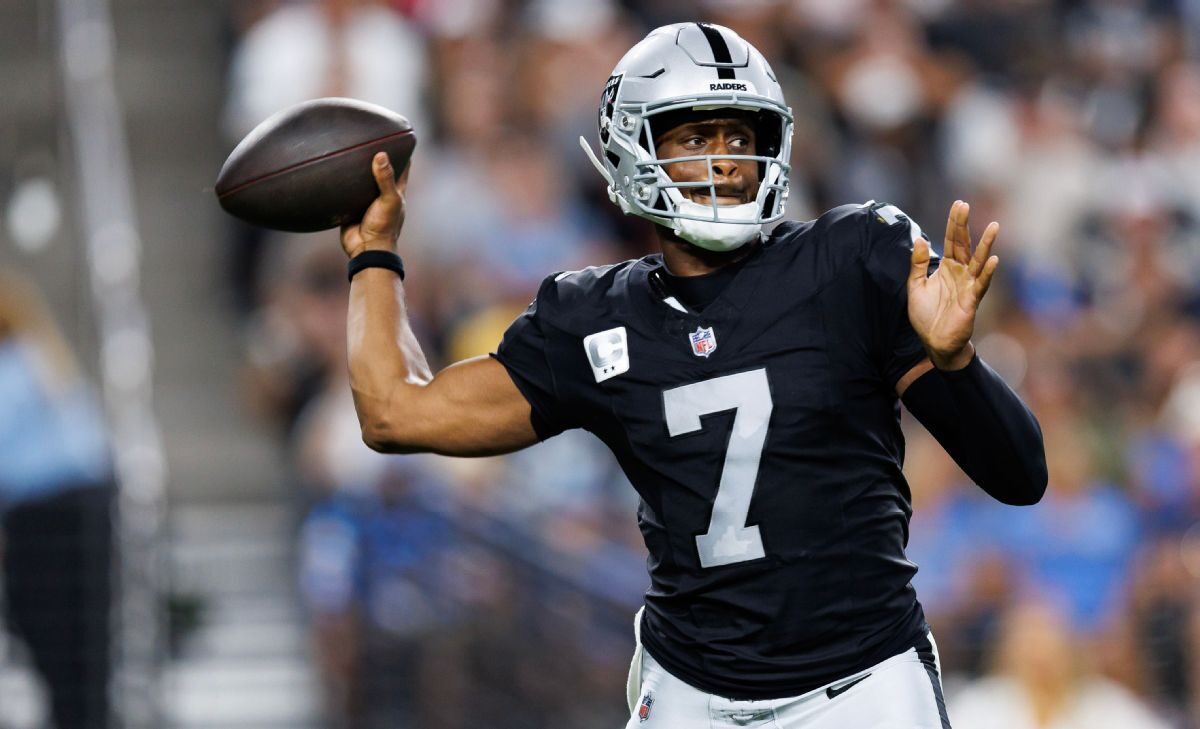  Geno Smith injured: Raiders QB fights through pain after brutal hit in Broncos loss, here’s when he’ll return