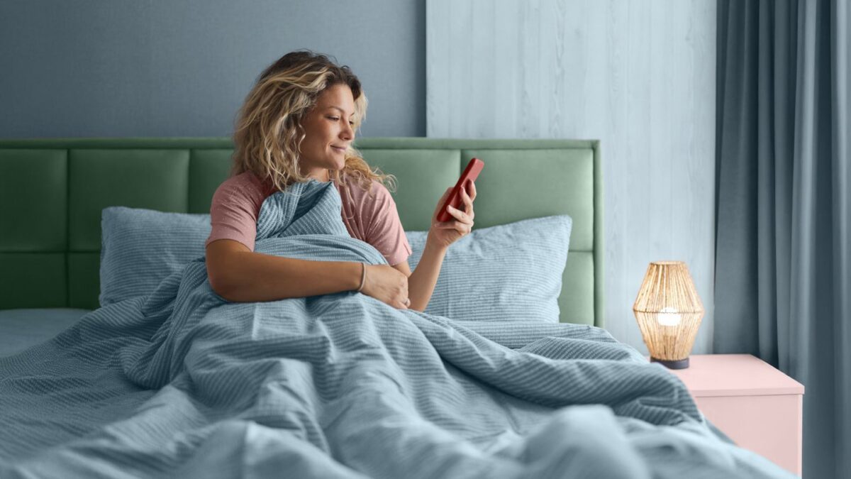 Productive ways to use your phone before bed 