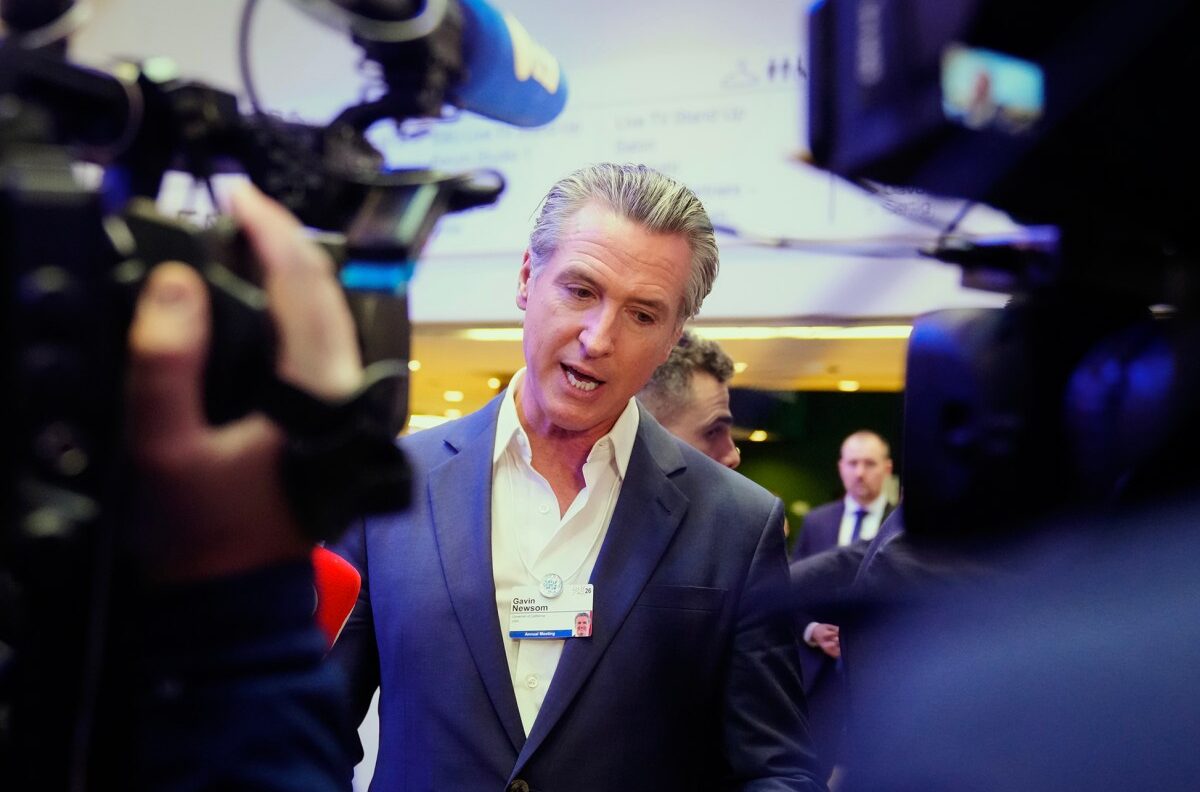  Gavin Newsom takes Trump fight global at Davos, then gets blocked from U.S. Pavilion