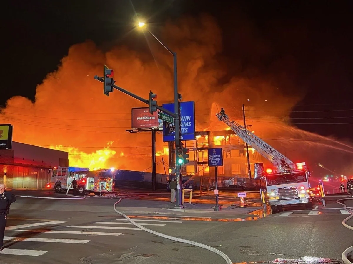 Massive fire engulfs Denver apartment construction site