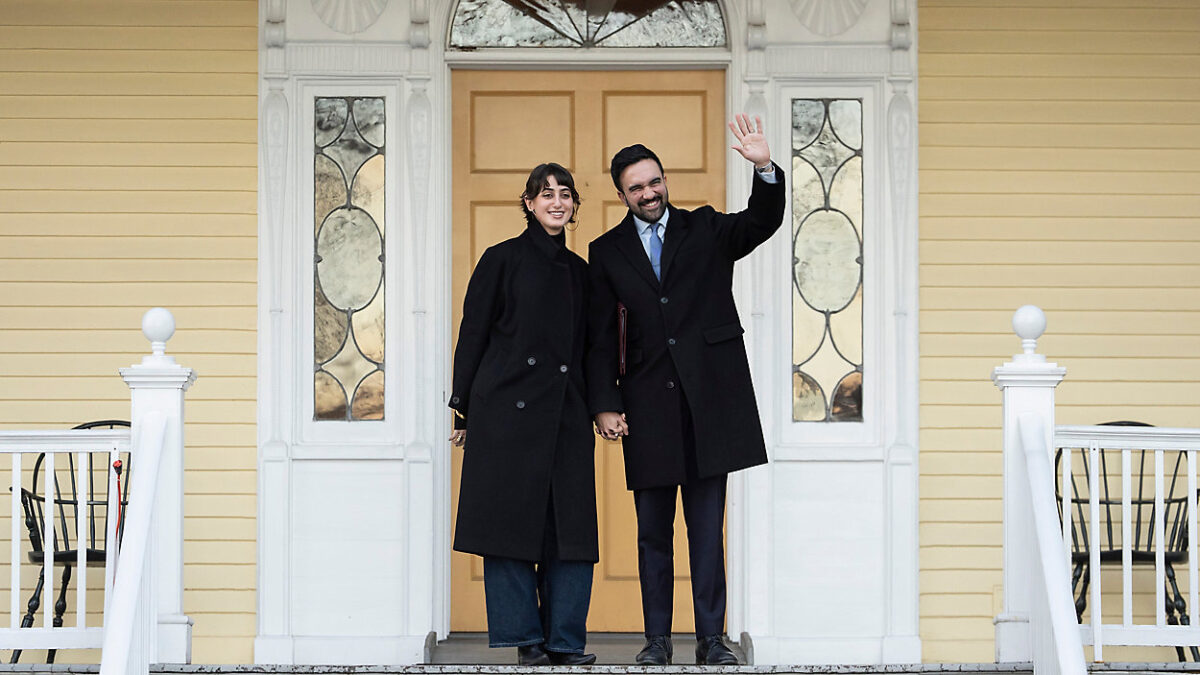 New York Mayor Zohran Mamdani, right, and his wife Rama Duwaji wave at members of media after a news conference at Gracie Mansion, Monday, Jan. 12, 2026, in New York. (AP Photo/Yuki Iwamura)