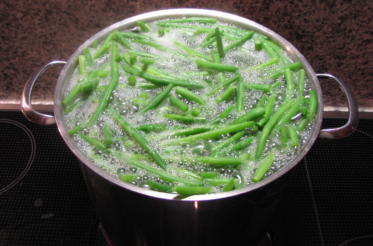  9 Traditional Cooking Techniques That Keep Your Food Healthy