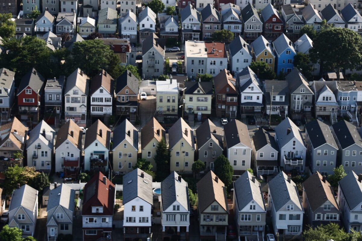 30-year mortgage rate dips below 6% in 2026. Image Credit: Getty Images/NurPhoto