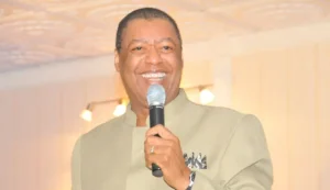 Ron Kenoly, legendary gospel worship leader, dies at 81