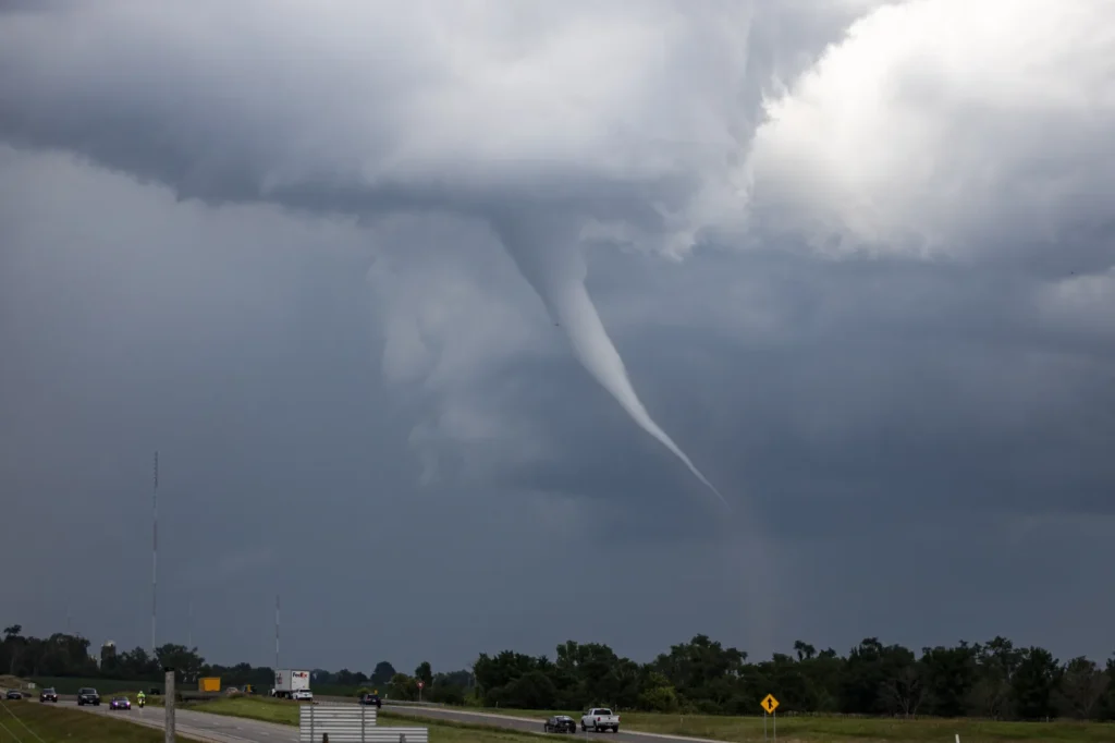 Severe storms sweep Georgia: Tornado watch issued as damaging winds ...
