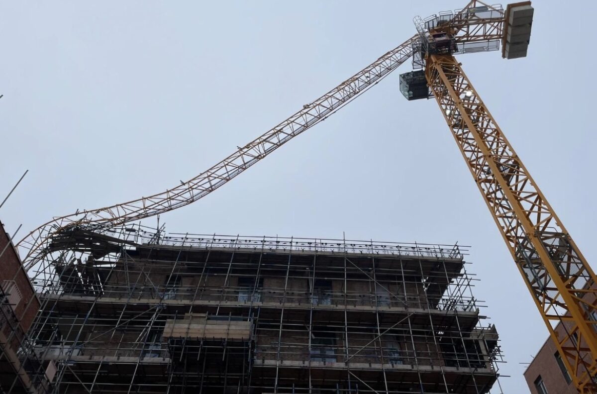  Tower crane collapse in London sparks safety probe after jib detaches at Kensington construction site