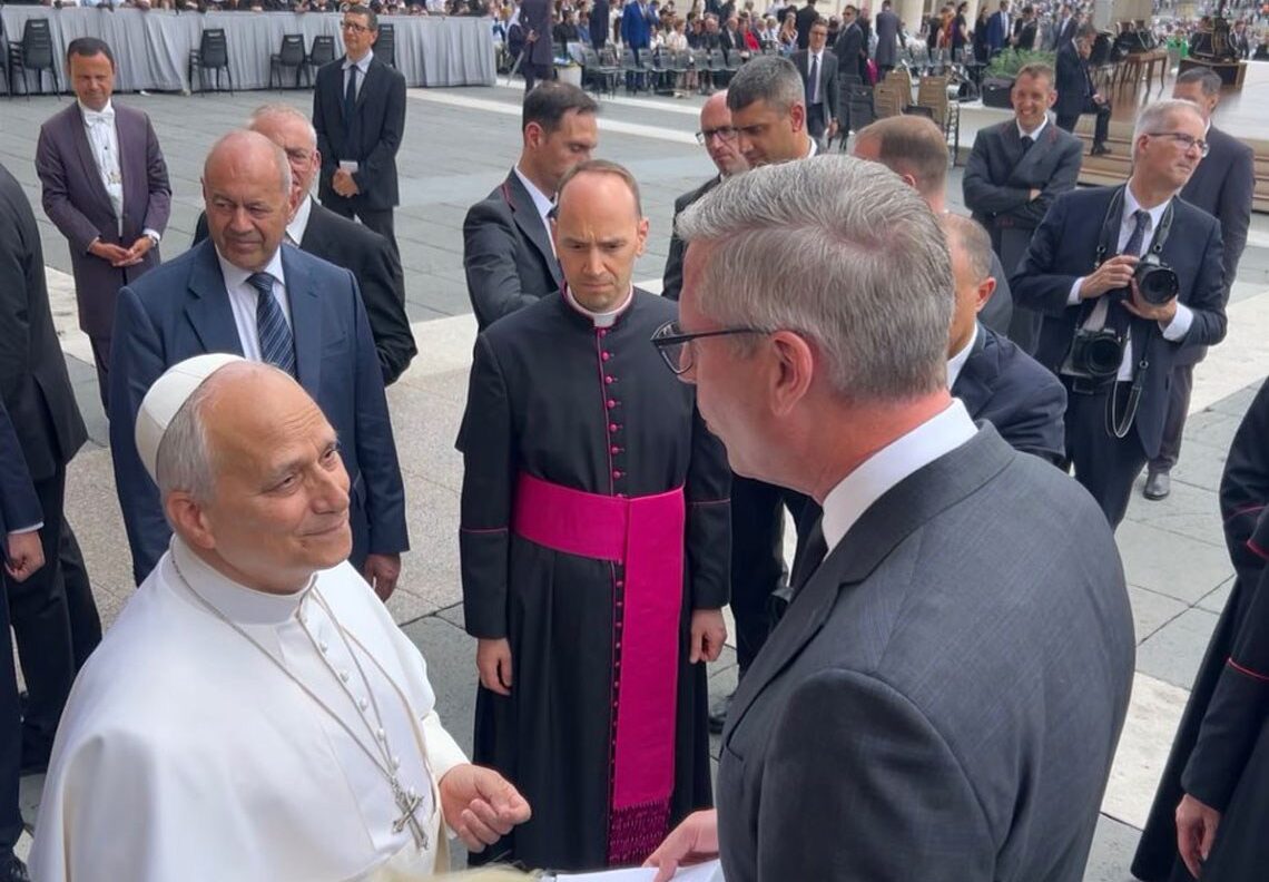  Pope Leo XIV receives unusual Vatican gift: Illinois treasurer returns $8.65 found in forgotten PayPal account
