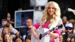 Megan Moroney stops Denver show after falling ill