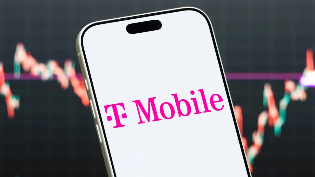 Thousands report T-Mobile outage as phones switch to SOS mode. Credit: Photo illustration by Cheng Xin/Getty Images