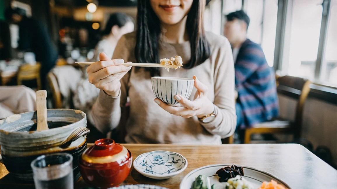  6 Eating Habits From Around the World Worth Adopting