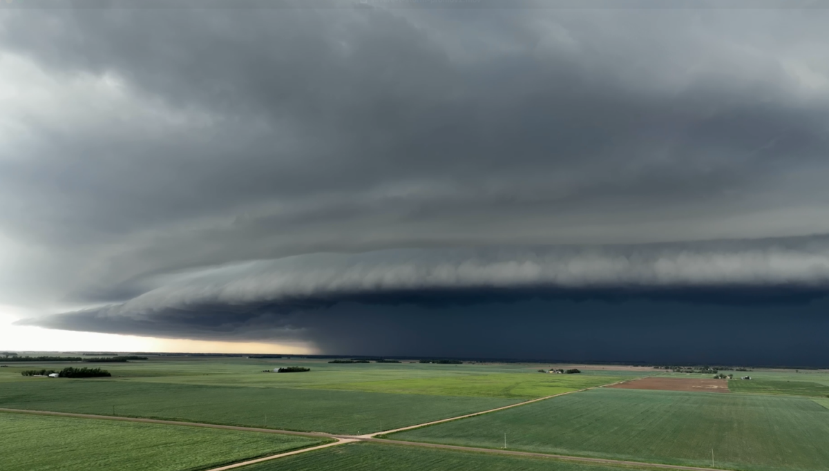 Severe thunderstorm threaten West Michigan with 80 mph winds. Image Credit: WxChasing