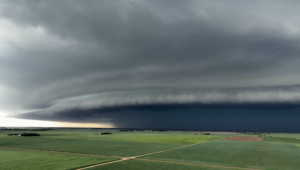 Severe thunderstorm threaten West Michigan with 80 mph winds. Image Credit: WxChasing