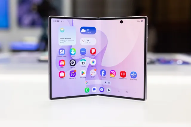 Apple’s first foldable will look like Samsung’s Z Fold8.