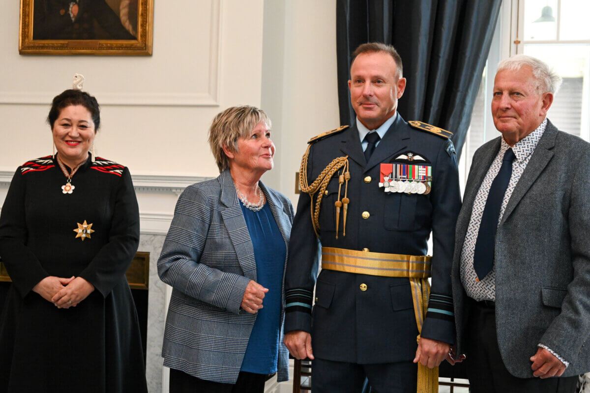 Air Marshal Tony Davies with New Zealand Governor-General Dame Cindy Kiro and his parents at Government House in 2024